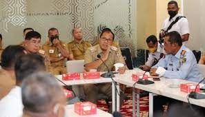 Wali Kota Makassar Moh. Ramdhan “Danny” Pomanto hadiri rapat tim kajian keberatan atas lokasi rencana pembangunan jalur kereta api Makassar – Pare pare (Segmen E).