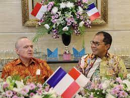 Wali Kota Makassar Ramdhan Pomanto menjamu Duta Besar Perancis Olivier Chambard beserta rombongan di kediaman pribadinya Jalan Amirullah Makassar
