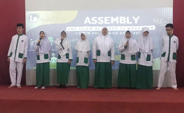 SMP Islam Al-Azhar 24 Makassar melaksanakan kegiatan Assembly dengan tema, "Tiap-Tiap yang Berjiwa akan Merasakan Kematian" di aula sekolah Islam al-Azhar Makassar, Kamis 20 Oktober 2022.