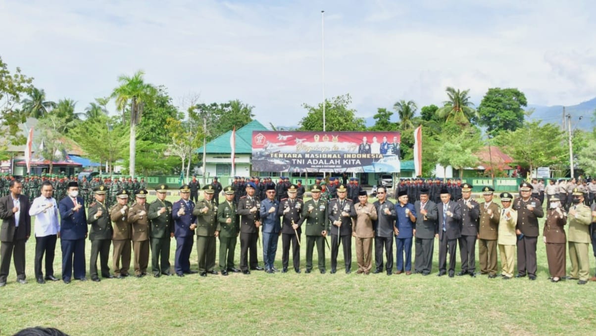 Sekretaris Daerah Kabupaten Luwu Utara Ir. Armiadi menghadiri Upacara HUT TNI ke-77 yang di selenggarakan di lapangan Gaspa Makodim 1403 kota Palopo