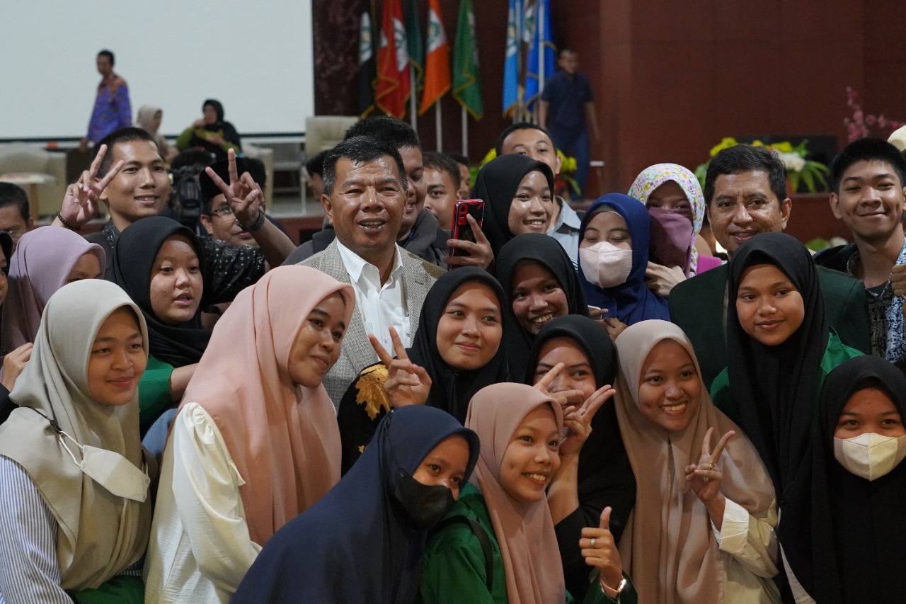 Bupati Bulukumba Andi Muchtar Ali Yusuf tampil memberikan kuliah umum di Auditorium Kampus 2 Universitas Islam Negeri (UIN) Alauddin Makassar, Jumat 7 Oktober 2022.