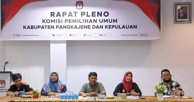 KPU Kabupaten Pangkajene dan Kepulauan (Pangkep) kembali menggelar rapat pleno internal dan menetapkan Pemutakhiran Data Pemilih Berkelanjutan (DPB) periode September, Sabtu 1 Oktober 2022, dilaksanakan di Aula KPU Pangkep.