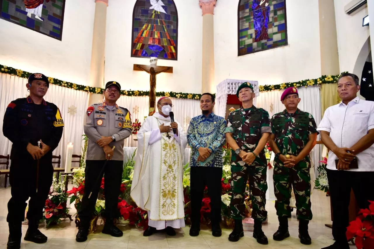 Gubernur Sulsel dan Forkopimda Kunjungi Gereja, Pastikan Keamanan Malam Natal