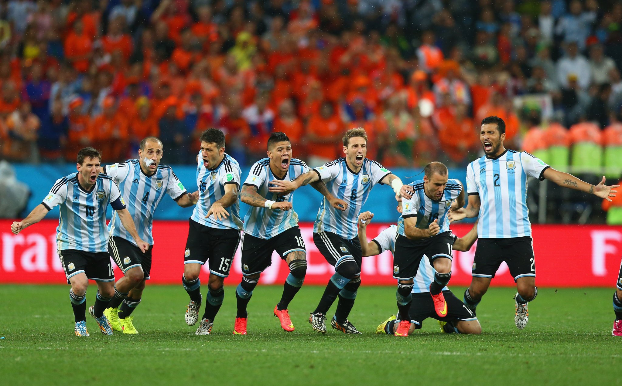 Argentina melaju ke semifinal menghadapi kroasia setelah sukses menyingkirkan Belanda lewat adu penalti
