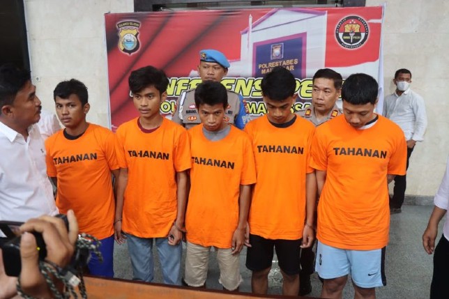 pelaku yang diduga kerap melakukan aksi teror pembusuran dan tawuran yang meresahkan di Kota Makassar, Sulawesi Selatan.