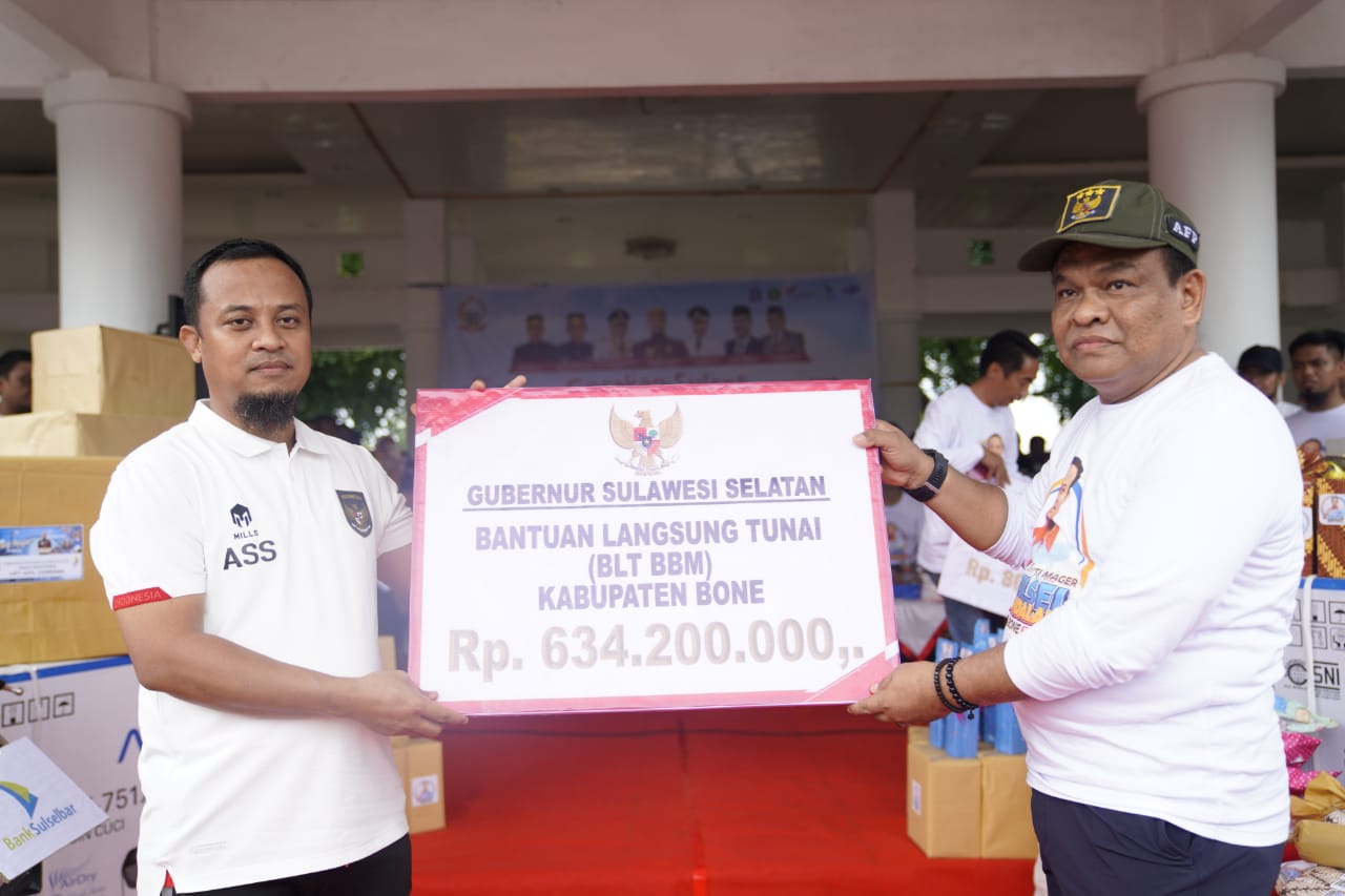 Atasi Inflasi, Gubernur Andi Sudirman Beri BLT BBM Rp 634,2 Juta di Bone