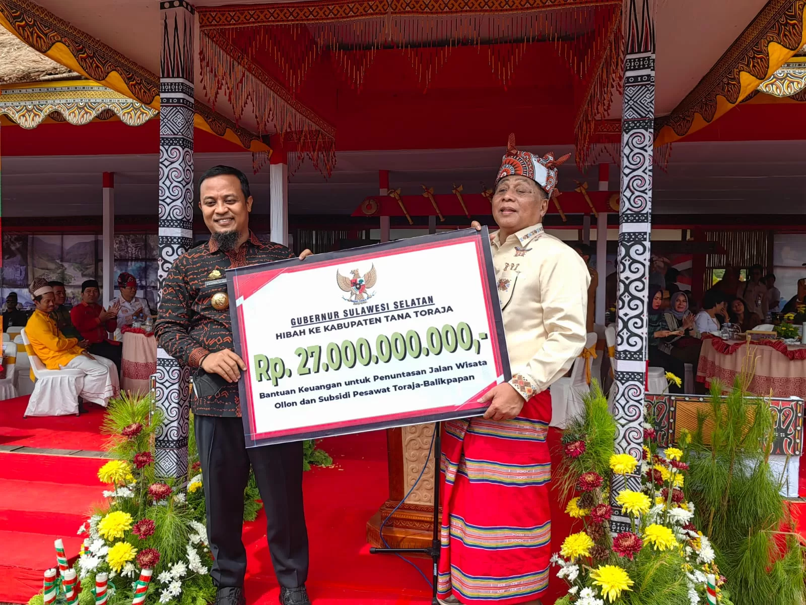 Tuntaskan Pembangunan Wisata Ollon dan Subsidi Tiket, Gubernur Sulsel Serahkan 27 Miliar ke Toraja