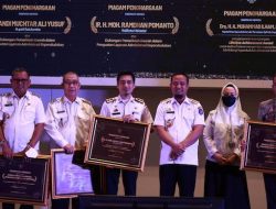 Pemkot Makassar Raih Penghargaan Pelayanan Administrasi dari Gubernur Sulsel