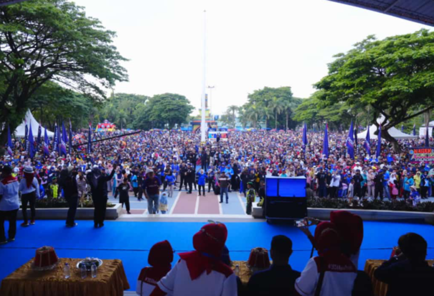 Antusias Warga Pangkep Ikut Jalan Sehat Restorasi Partai Nasdem Bareng Anies