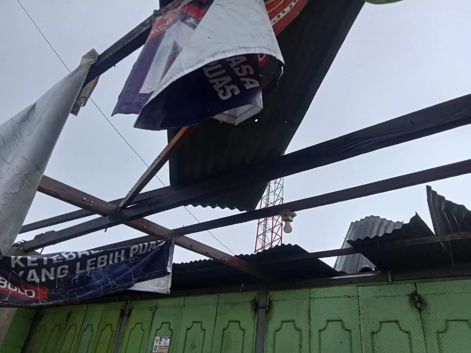 Puting Beliung di Pangkep Rusak 15 Rumah Warga