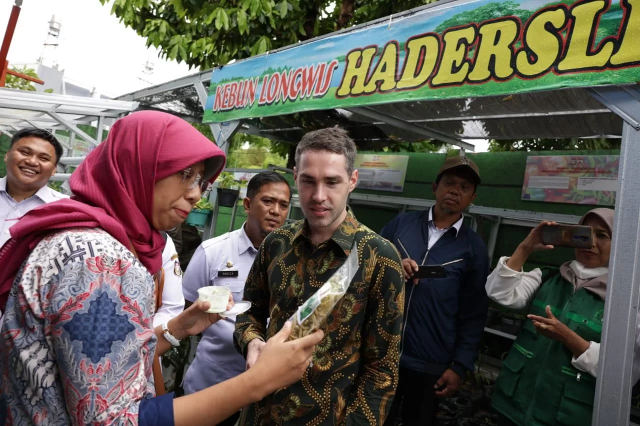 Deputi Politik dan Ekonomi Amerika Serikat Kunjungi Lorong Wisata Haderslev, Disuguhkan Es Krim dan Kripik Pakcoy Inovasi Warga