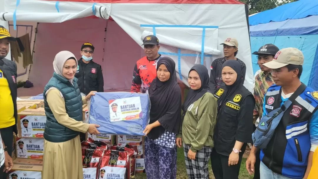 Gubernur Sulsel Salurkan Bantuan Logistik untuk Korban Banjir Lutra