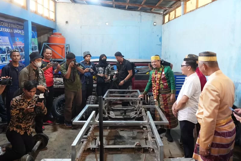 Resmikan Bengkel Andalan, Gubernur Sulsel Harap Pelajar SMK Lebih Banyak Bergelut Praktek