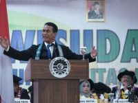 Menteri Pertanian Republik Indonesia, Andi Amran Sulaiman saat hadiri wisuda mahasiswa Universitas Negeri Makassar (UNM).