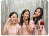 Jenny Frans Pongrangga saat bersama keponakannya.