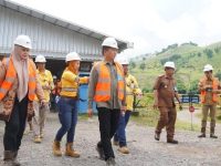 Foto Gubernur terpilih NTB Dr H Lalu Muahammad Iqbal sedang meninjau PT STM: (dok istimewa)