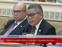 Anggota Komisi II DPR RI Taufan Paw saat RDP denga Menteri ATR/BPN, Nusron Wahid, di Kompleks Parlemen, Jakarta, Kamis 30 Januari 2025.