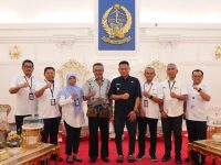 Pj Gubernur Sulsel, Prof Fadjry Djufry saat menerima Kepala Balai Besar Wilayah Sungai Pompengan Jeneberang Dr Suryadarma Hasyim.