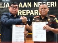 Pj Wali Kota Parepare, Dr. Abdul Hayat Gani saat bersama dengan Kejari Kota Parepare.