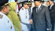 Bupati Kabupaten Dompu, Bambang Firdaus saat bersama Presiden RI Prabowo Subianto, di Istana Negara, Jakarta.