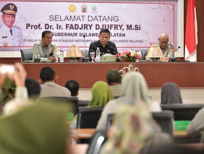 Penjabat (Pj) Gubernur Sulawesi Selatan, Prof. Fadjry Djufry, telah menyurati seluruh bupati dan wali kota di Sulsel guna memastikan pelaksanaan program Makan Bergizi Gratis (MBG) dan Pemeriksaan Kesehatan Gratis (PKG), sambil menunggu petunjuk teknis (juknis) terkait anggaran.