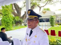 Di tengah polemik internal partai, Bupati Tapanuli Tengah sekaligus politisi PDIP, Masinton Pasaribu, hadir dalam retret kepala daerah di Akademi Militer (Akmil) Magelang, meskipun ada surat edaran dari Ketua Umum PDIP, Megawati Soekarnoputri, yang diduga meminta kadernya untuk menahan diri menghadiri acara tersebut.
