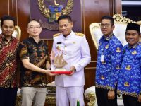 Pj Gubernur Sulsel, Prof Fadjry Djufry saat menerima investor asal Malaysia.