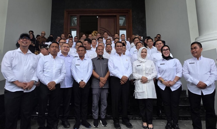 Menteri Pertanian RI Andi Amran Sulaiman saat bersama Gubernur, Wakil Gubernur Sulsel dan 22 kapala daerah se-Sulsel.