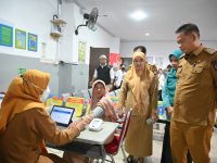 Penjabat Gubernur Sulsel Prof Fadjry Djufry saat melaunching program Pemeriksaan Kesehatan Gratis (Skrining Ulang Tahun), yang dilaksanakan di Puskesmas Tamalate Makassar, Jalan Daeng Tata, Senin, 10 Februari 2025.