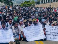 Jaringan Pemantau Pendidikan Indonesia (JPPI) mengecam keras tindakan represif aparat kepolisian terhadap pelajar yang menggelar demonstrasi damai di Jayapura dan Wamena, Papua.