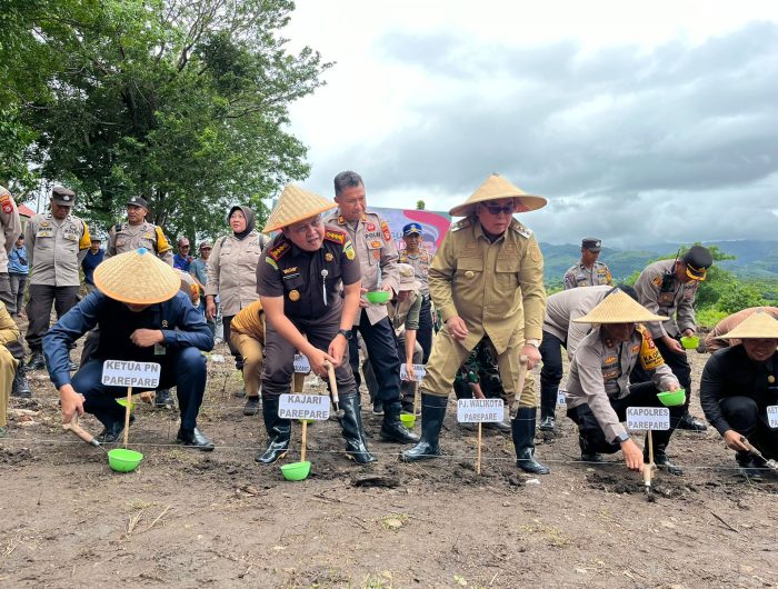 Dukung Asta Cita Swasembada Pangan, Pj Wali Kota Parepare dan Forkopimda Ikut Sukseskan Penanaman Jagung Satu Juta Hektar