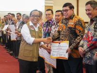 Pj Wali Kota Parepare Abdul Hayat Gani menghadiri rapat koordinasi (Rakor) penanganan bencana hidrometeorologi di Wilayah Provinsi Sulawesi Selatan.