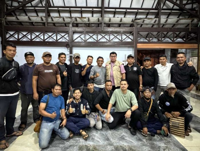 Pj Wali Kota Parepare, Abdul Hayat Gani, menggelar kompetisi domino bersama insan Pers Parepare pada Sabtu malam, 8 Februari 2025, di Rumah Jabatan Wali Kota Parepare.
