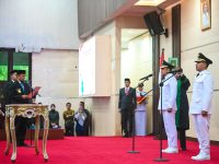 Pelantikan dan pengambilan sumpah jabatan Paris-Islam dilakukan oleh Gubernur Sulsel, Andi Sudirman Sulaiman.