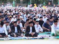 Sholat Ied kali ini menjadi momen bersejarah bagi pemimpin kota bandar madani, karena untuk pertama kalinya ia mengikuti ibadah tersebut dalam kapasitasnya sebagai pemimpin daerah.