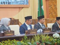 Ketua DPRD Kota Makassar, Supratman saat memimpin rapat serah terima jabatan Wali Kota Makassar.