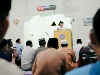 Bupati Kabupaten Bantaeng, M. Fathul Fauzy Nurdin saat hadiri Safari Ramadan, di di Masjid Nur Jamaah, Kampung Moti, Desa Bajiminasa, Kecamatan Gantarankeke, Minggu, 9 Maret 2025.