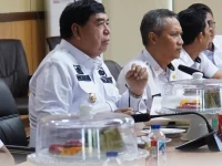 Pj Wali Kota Parepare Abdul Hayat mengikuti rapat koordinasi (rakor) secara virtual terkait penataan tenaga non-Aparatur Sipil Negara (ASN) di instansi pemerintah daerah.
