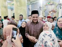 Bupati Bantaeng M. Fathul Fauzy Nurdin usai salat Isya dan Tarawih, di Masjid Jamiatul Khaeriah Tangnga - Tangnga