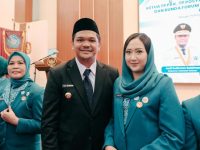 Bupati Bantaeng, M. Fathul Fauzy Nurdin saat bersama Ketua TP PKK Bantaeng, Gunya Paramasukhaputri, di Rumah Jabatan Gubernur Sulsel, pada Selasa 11 Maret 2025.