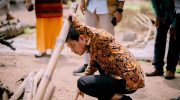 Bupati Dompu, Bambang Firdaus, bersama Pelaksana Tugas (Plt) Kepala Dinas Perumahan Rakyat dan Kawasan Permukiman serta sejumlah pejabat Pemkab Dompu meninjau langsung lokasi bencana longsor di Kelurahan Dorotangga dan Kandai Satu, Selasa 4 Maret 2025.