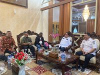 Penjabat (Pj) Wali Kota Parepare Abdul Hayat Gani menerima kunjungan audensi Komunitas Healthy All Day.