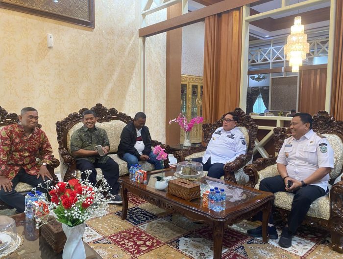 Penjabat (Pj) Wali Kota Parepare Abdul Hayat Gani menerima kunjungan audensi Komunitas Healthy All Day.