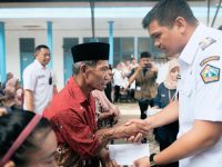 Kepala daerah yang akrab disapa Uji Nurdin mengatakan, penerima manfaat terbagi menjadi tiga bagian. Para lansia, disabilitas, dan penerima bantuan sosial.