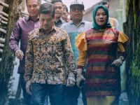 Bupati Dompu, Bambang Firdaus, bersama Pelaksana Tugas (Plt) Kepala Dinas Perumahan Rakyat dan Kawasan Permukiman serta sejumlah pejabat Pemkab Dompu meninjau langsung lokasi bencana longsor di Kelurahan Dorotangga dan Kandai Satu, Selasa 4 Maret 2025.