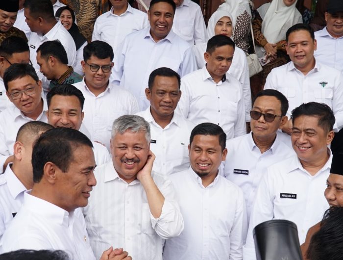 kepala daerah terpilih asal Sulawesi Selatan, Gubernur dan Wakil, serta Bupati dan Wali Kota terpilih selanjutnya menghadiri undangan ramah tamah di Rumah Menteri Pertanian (Mentan) Andi Amran Sulaeman.