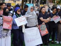 Mereka memprotes meningkatnya militerisme di bawah pemerintahan Presiden Prabowo Subianto serta berbagai kebijakan yang dinilai membatasi kebebasan sipil.