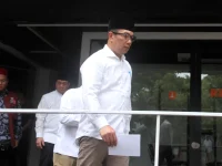 Wakil Ketua KPK Fitroh Rohcahyanto mengatakan penyidik KPK selalu mengacu pada kecukupan bukti saat melakukan penyidikan.