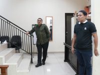 Wali Kota Makassar, Munafri Arifuddin dalam lawatanya di Jakarta, meluangkan waktu mengunjungi Mess Penghubung Pemerintah Kota Makassar, di Jakarta, Senin, 14 April 2025.