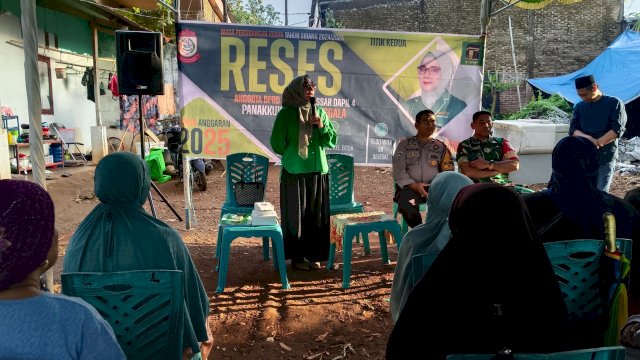 Anggota DPRD Makassar, Hj Umiyati menggelar Reses kedua masa sidang kedua tahun 2024/2025 di Jalan Dg Hayo Lr 4 RT 05 RW 02, Kelurahan Bitowa, Kecamatan Manggala, Selasa (11/3/2025).